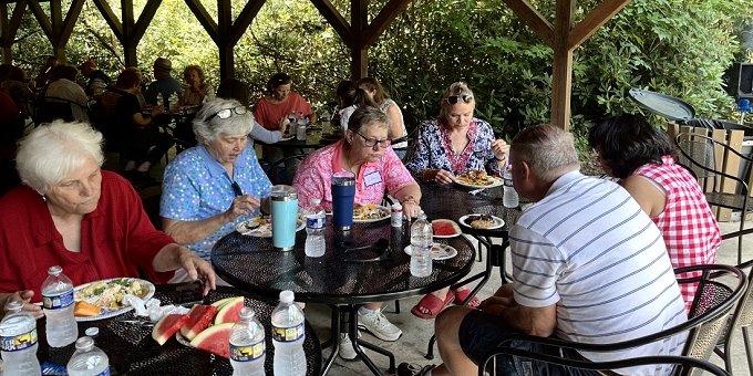 g_picnicAtThePoin_680 g_picnicAtThePoin_680